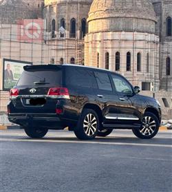 تۆیۆتا لاند کروزەر